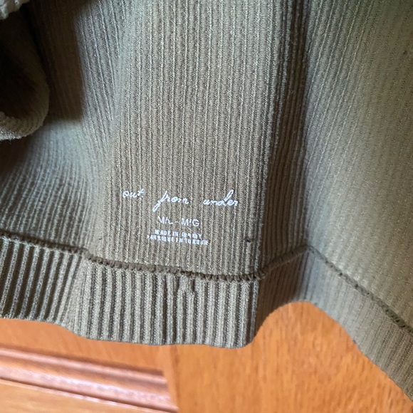 Olive Ribbed Crop Top - Picture 4 of 5